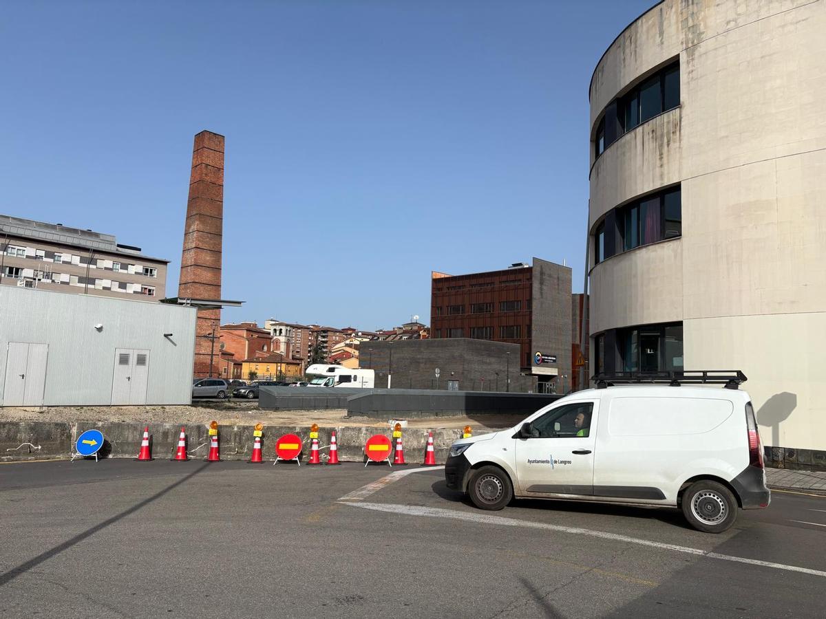 Desvio por el cierre al tráfico de la calle Pepita Fernández Duro, por las obras de urbanización del soterramiento en La Felguera
