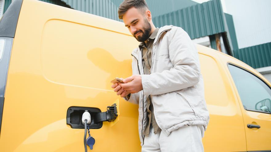 Coches eléctricos en Alicante: todo sobre comprar, alquilar o recargar