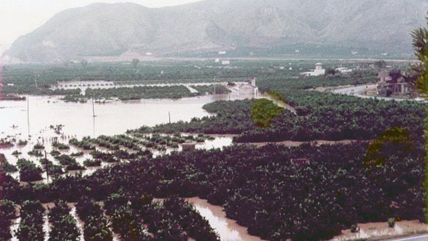 El término de la playa de Tavernes, totalmente inundado