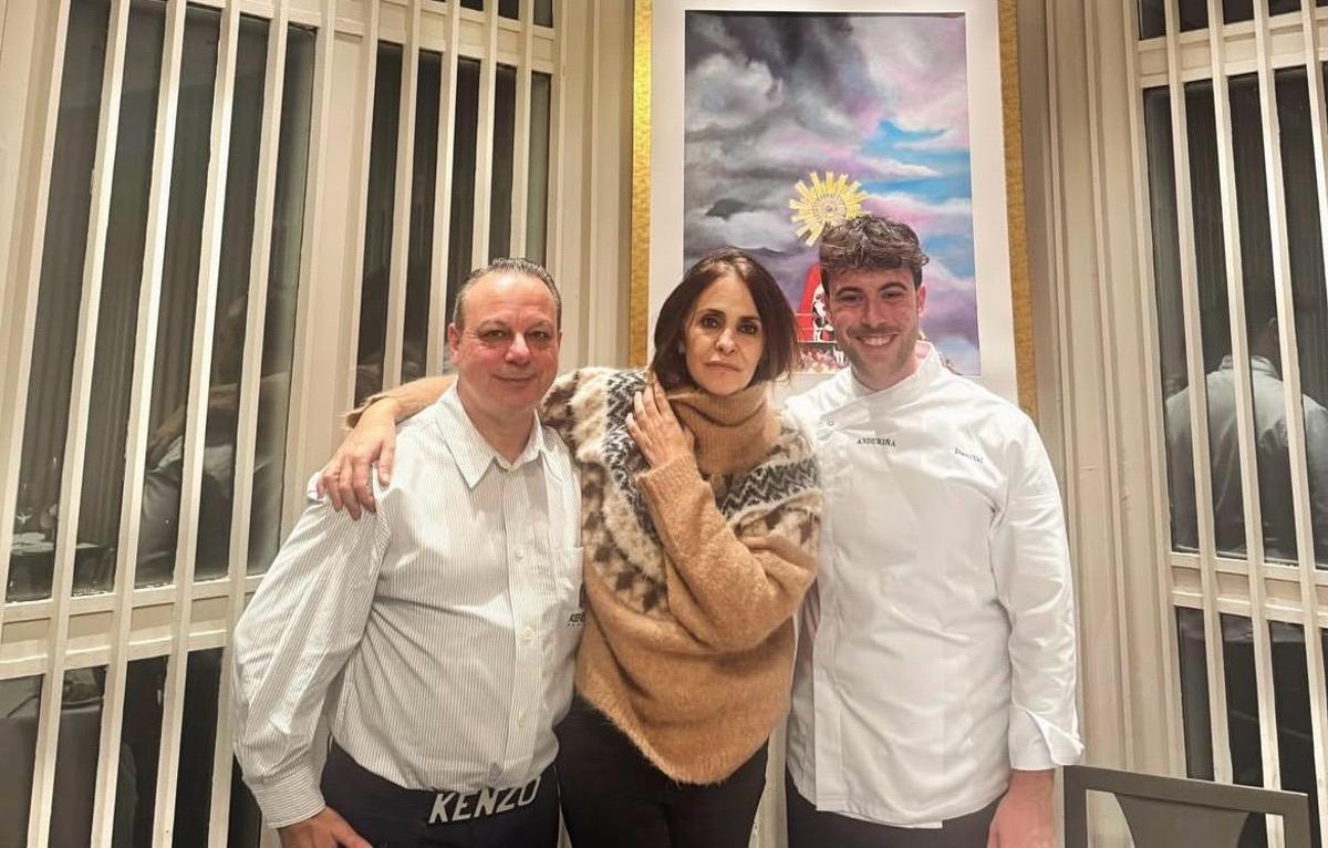 Melani Olivares en un restaurante de Zaragoza.