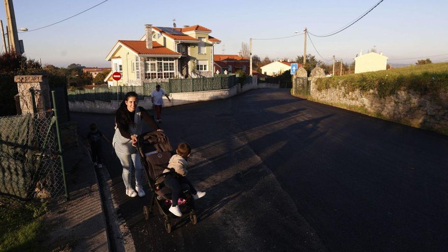 &quot;Guerra al bache&quot;: Avilés gasta medio millón al año en reparar calles y caminos