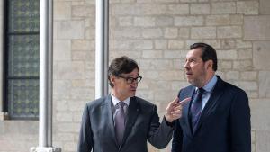 Barcelona. 12.01.2026. Política. El president Salvador Illa con el ministro Óscar Puente, en la galería gótica del Palau de la Generalitat poco antes de firmar la constitución de la nueva empresa mixta de Rodalies de Catalunya, el 12 de enero pasado, una semana antes del accidente de Gelida.