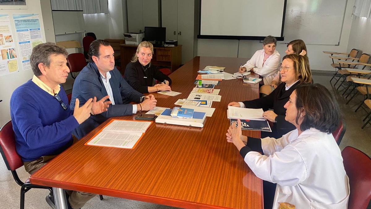 Reunión entre los responsables municipales y sanitarios.