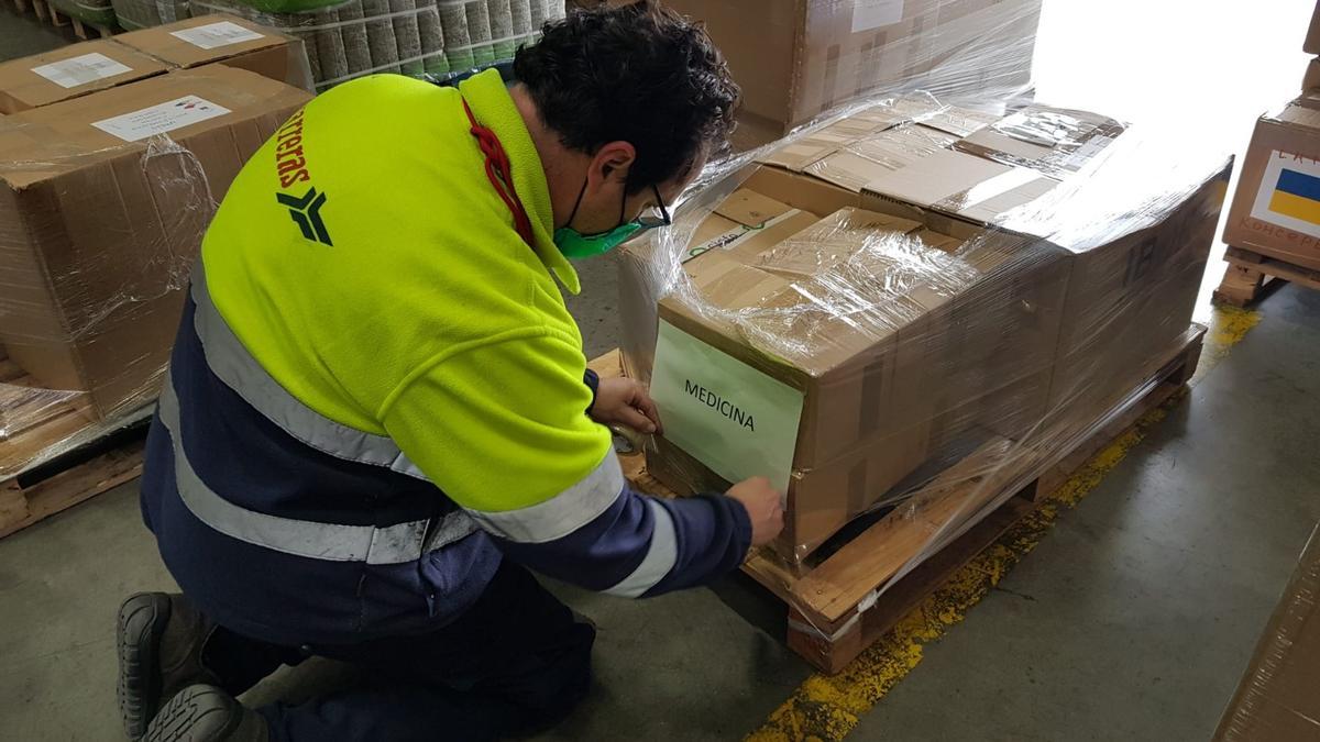 Paquete con medicamentos destinado a Ucrania.