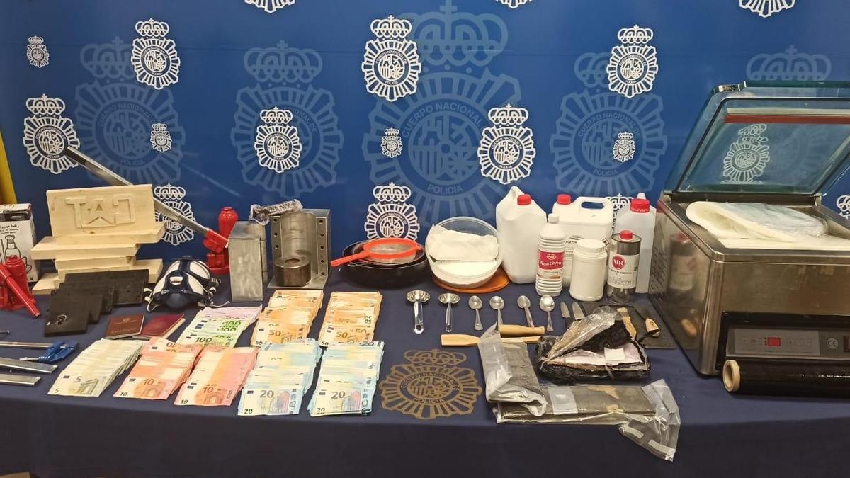 Parte del material intervenido por la Policía Nacional.