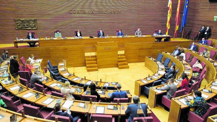 Pleno de las Cortes, ayer, en 
el debate de las enmiendas  
a la totalidad de los 
presupuestos.  e.p.