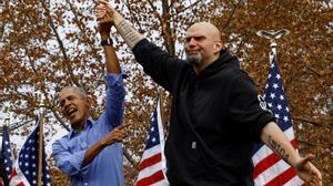 Barack Obama, haciendo campaña con el candidato al Senado por Pensilvania, John Fetterman, en Pittsburgh, este sábado 5 de noviembre de 2022.