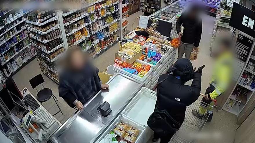 Así fue el atraco a punta de pistola en una tienda de Huesca