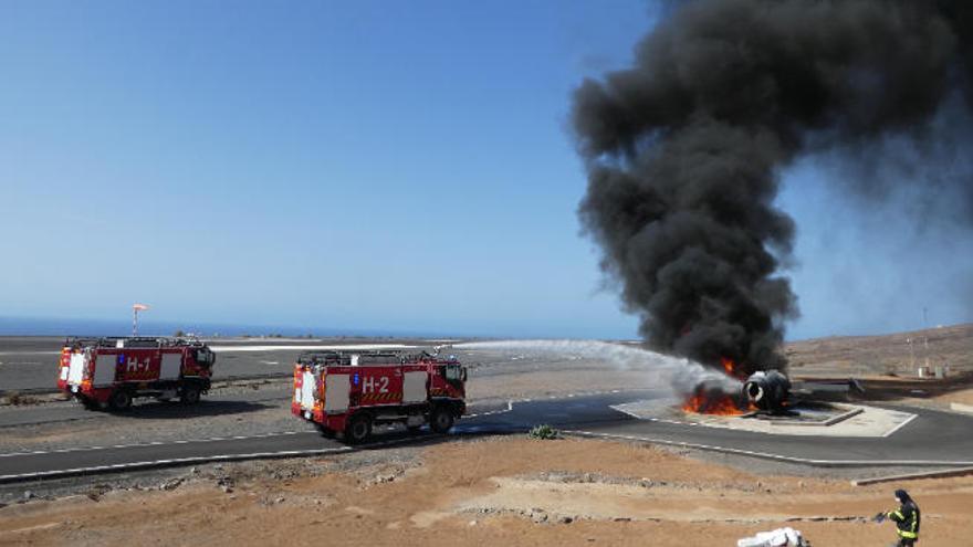 Un momento en el simulacro del accidente aéreo en La Gomera.