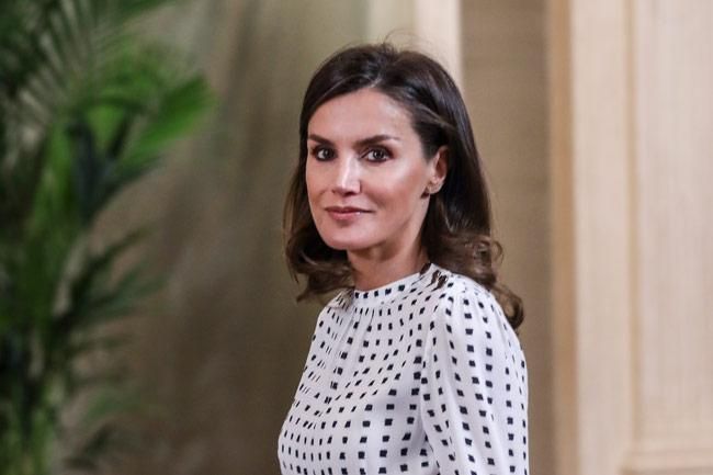 Letizia Ortiz, con vestido de cuadrados de Massimo Dutti