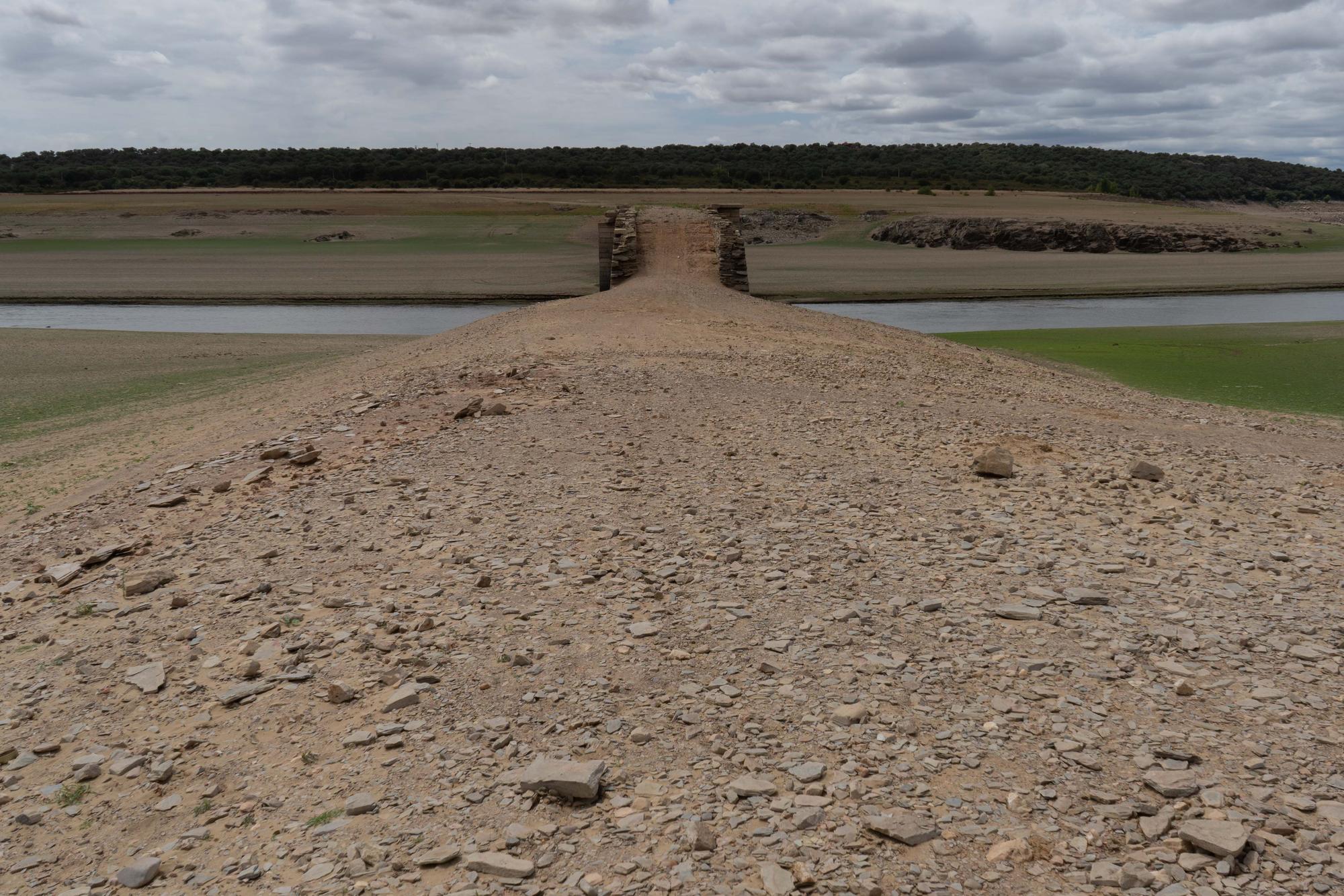 GALERÍA | El “brutal vaciado del embalse de Ricobayo”, en imágenes.