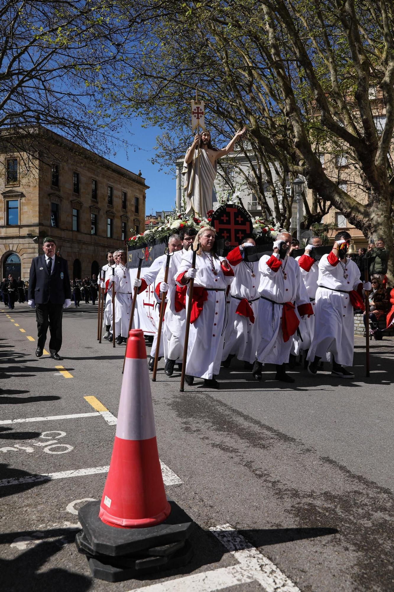 Así fue la procesión del Encuentro de Resurrección de Gijón (en imágenes)
