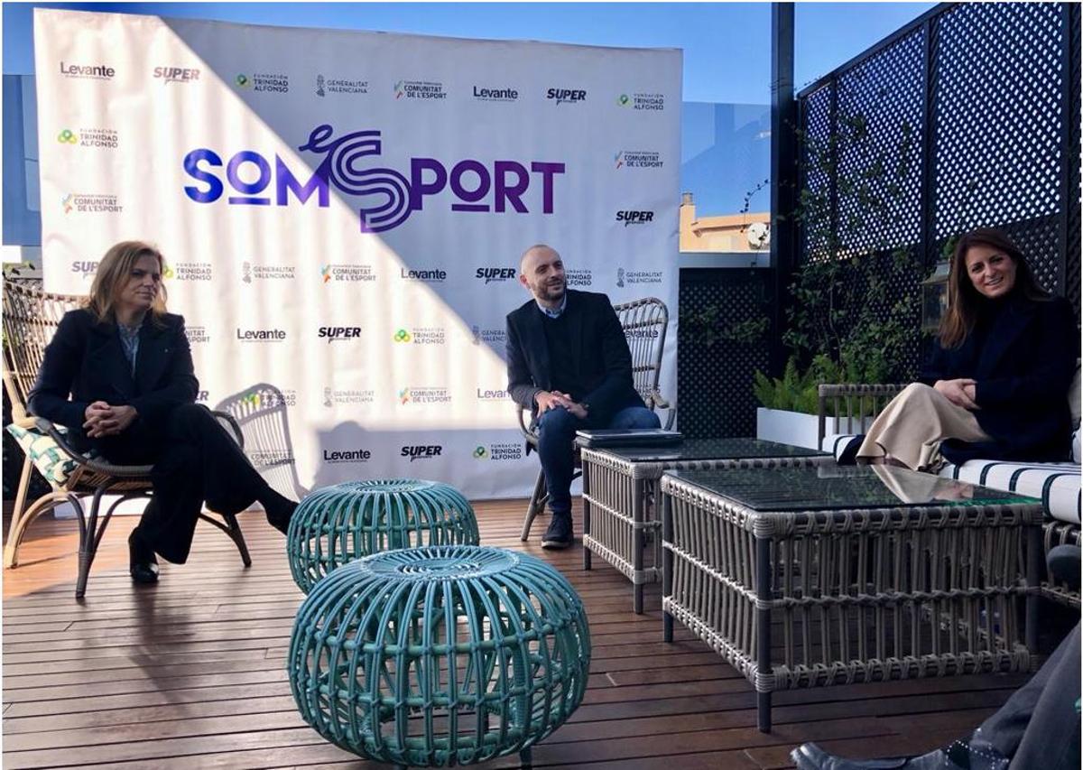 Pilar Bernabé, Rafa Marín y Puri Naya, en un momento del debate de #SomEsport