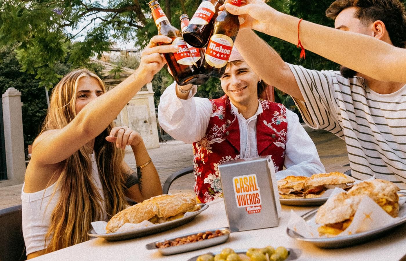 Bocadillo, gasto y cerveza en Casal Viveros