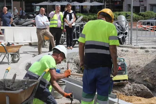 Así fue la visita de la Alcaldesa de Gijón a las obras de la EMA en Pumarín (en imágenes)