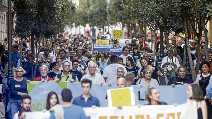 Los manifestantes pidieron a los políticos que se dejen de excusas y acojan refugiados.