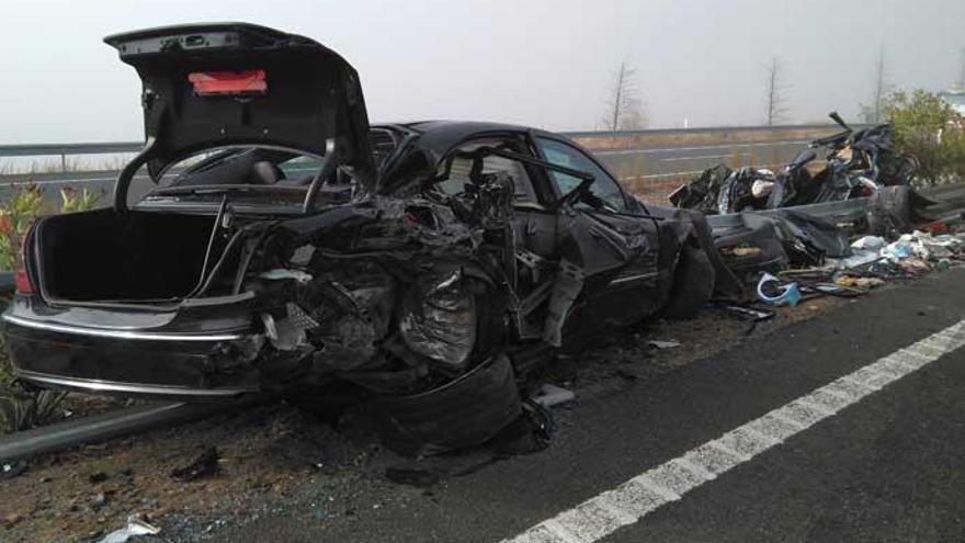 Uno de los coches accidentados en el choque.