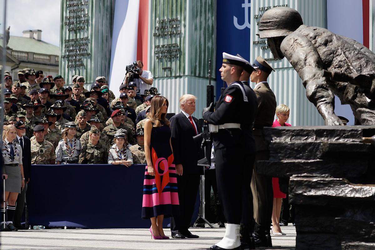 Melania Trump, radiante con un vestiod de Delpozo en Polonia