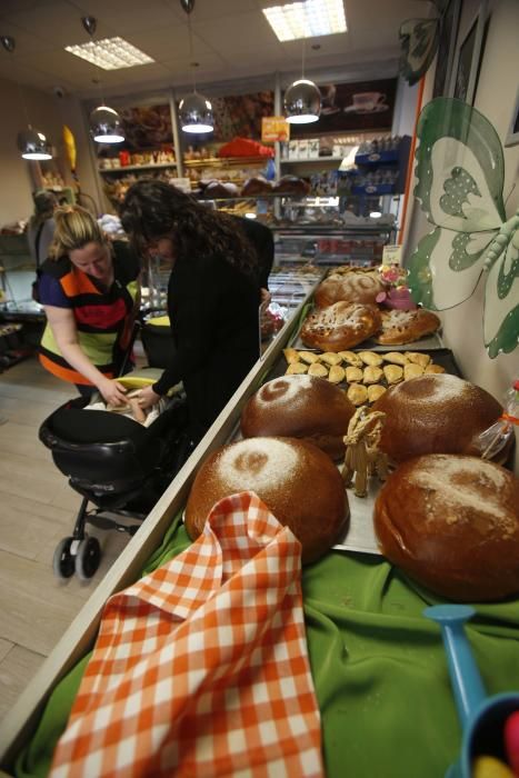 Forn Artesà Rafelet. Mejor panquemado, segundo de escaparate y tercero de torta de pasas y nueces y de monas.