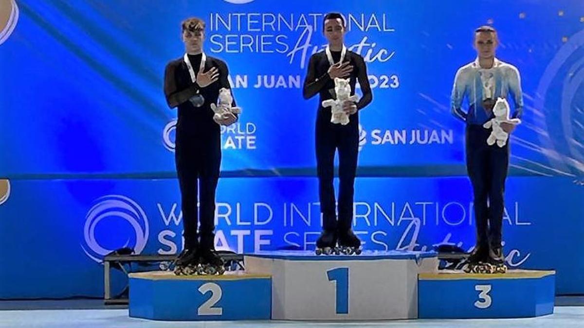 Lucas Yáñez (izquierda) en el podio.