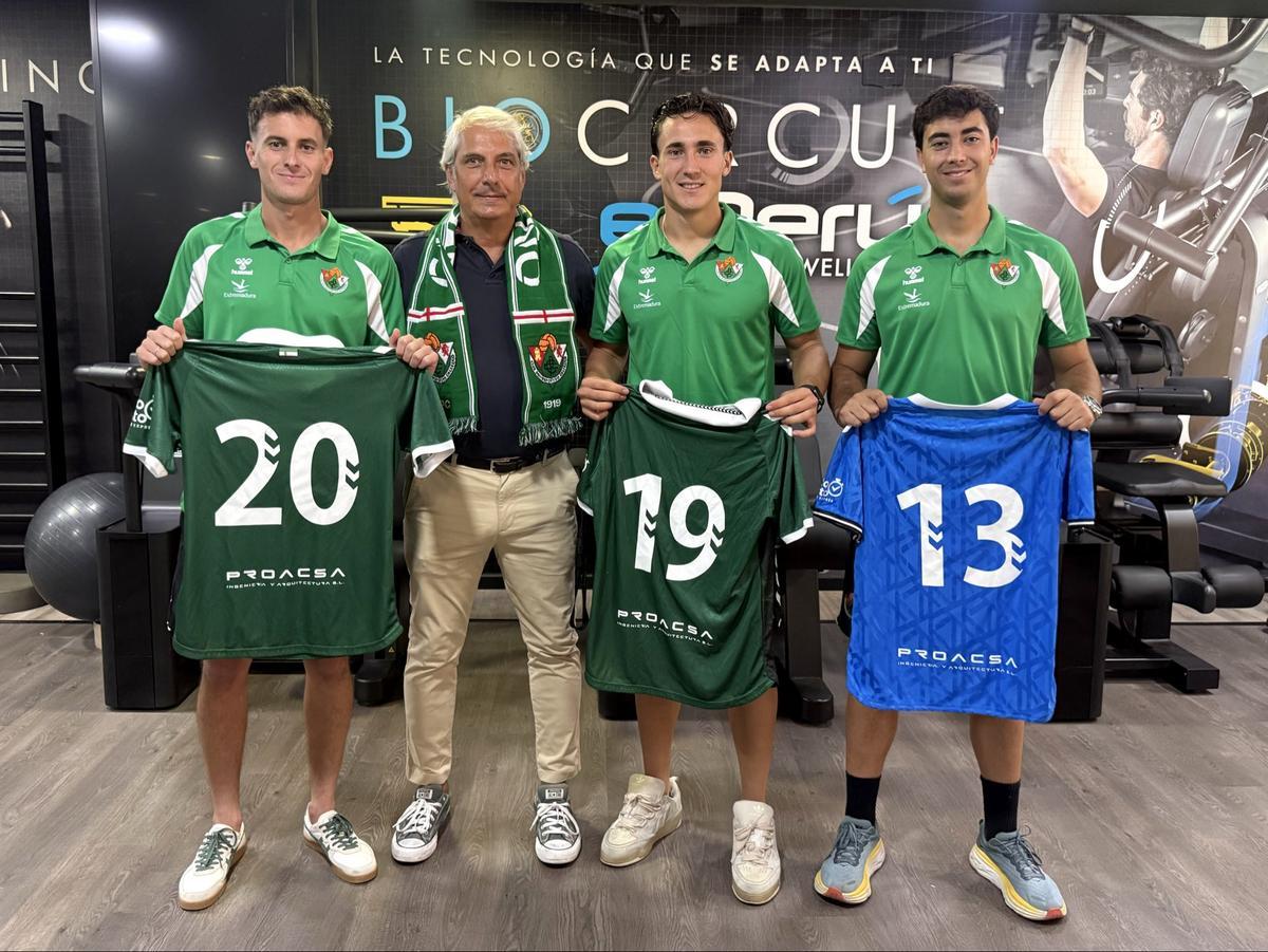 Tellechea, Jorge Azcona -gerente de El Perú Cáceres Wellness-, Marcos Sevila y Germán García.