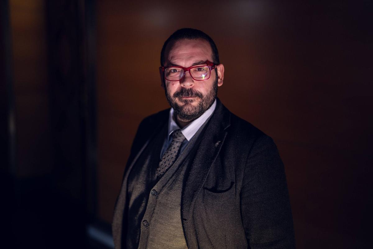 Mataró, 17/12/2025. Política. Entrevista al alcalde de Mataró, David Bote, en el Ayuntamiento de la ciudad. FOTO de ZOWY VOETEN