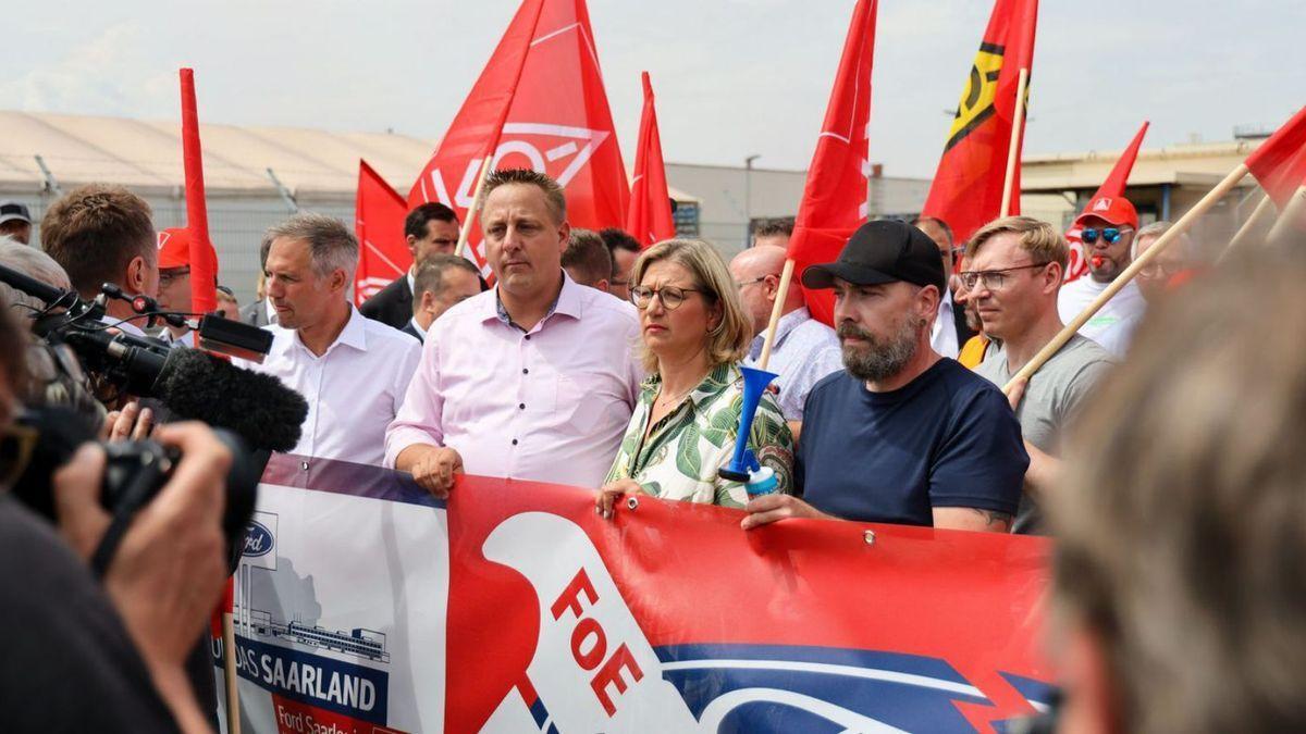 Anke Rehlinger, primera ministra del Sarre, en una protesta contra Ford el miércoles en Saarlouis.