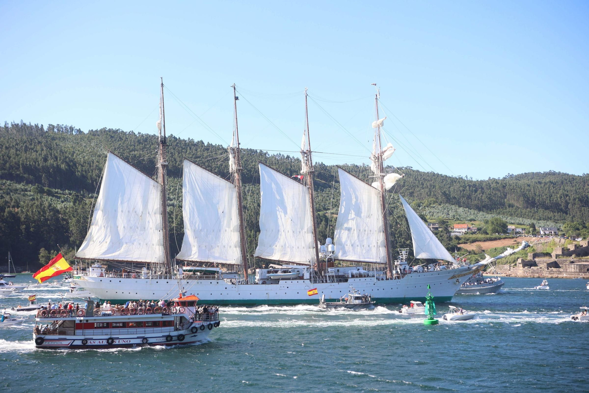 Llega a Ferrol el buque escuela de la Armada Juan Sebastian Elcano con la princesa Leonor a bordo