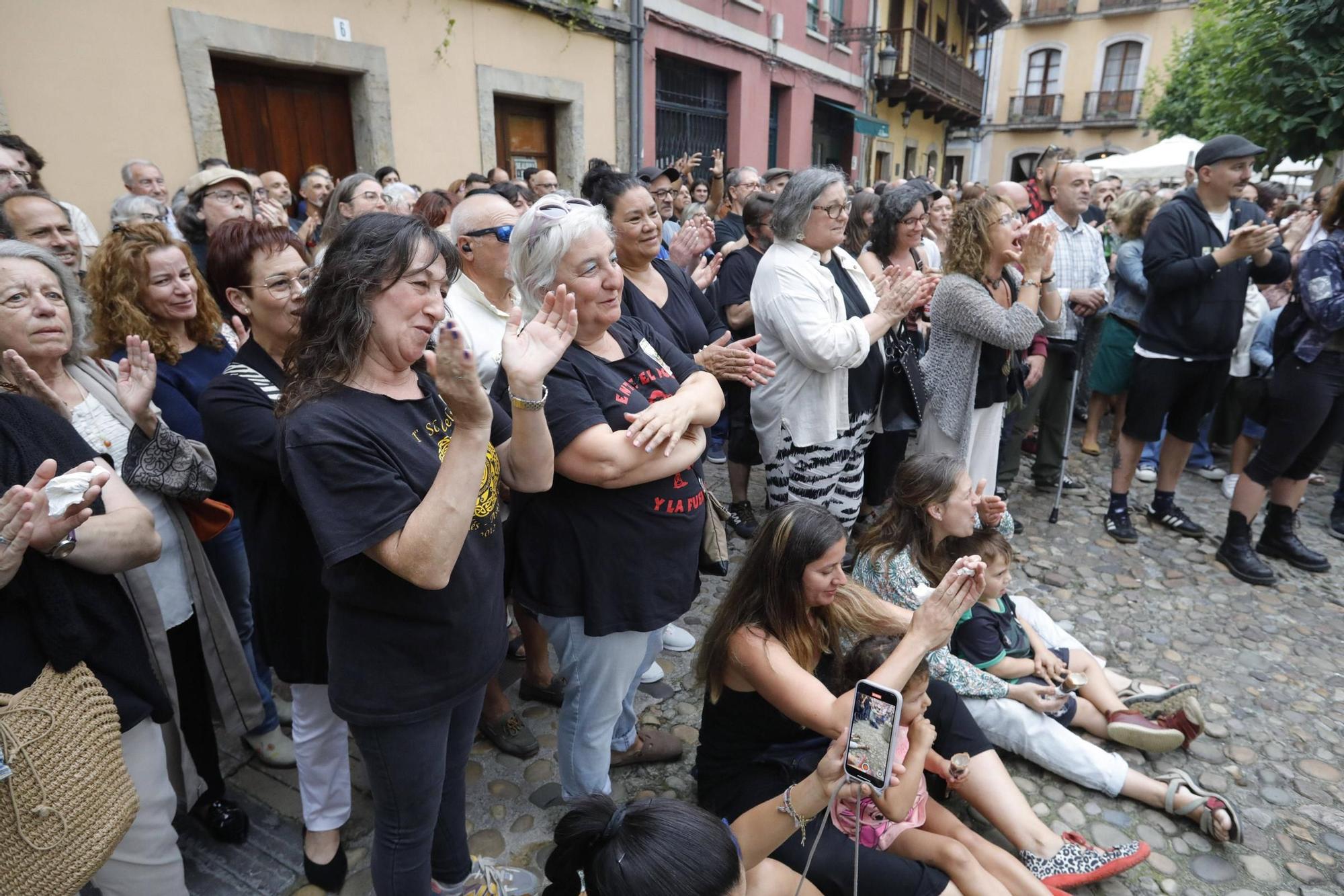 Así fue la despedida y el homenaje de amigos y clientes del Cafetón en Avilés a sus dueños, muertos en León