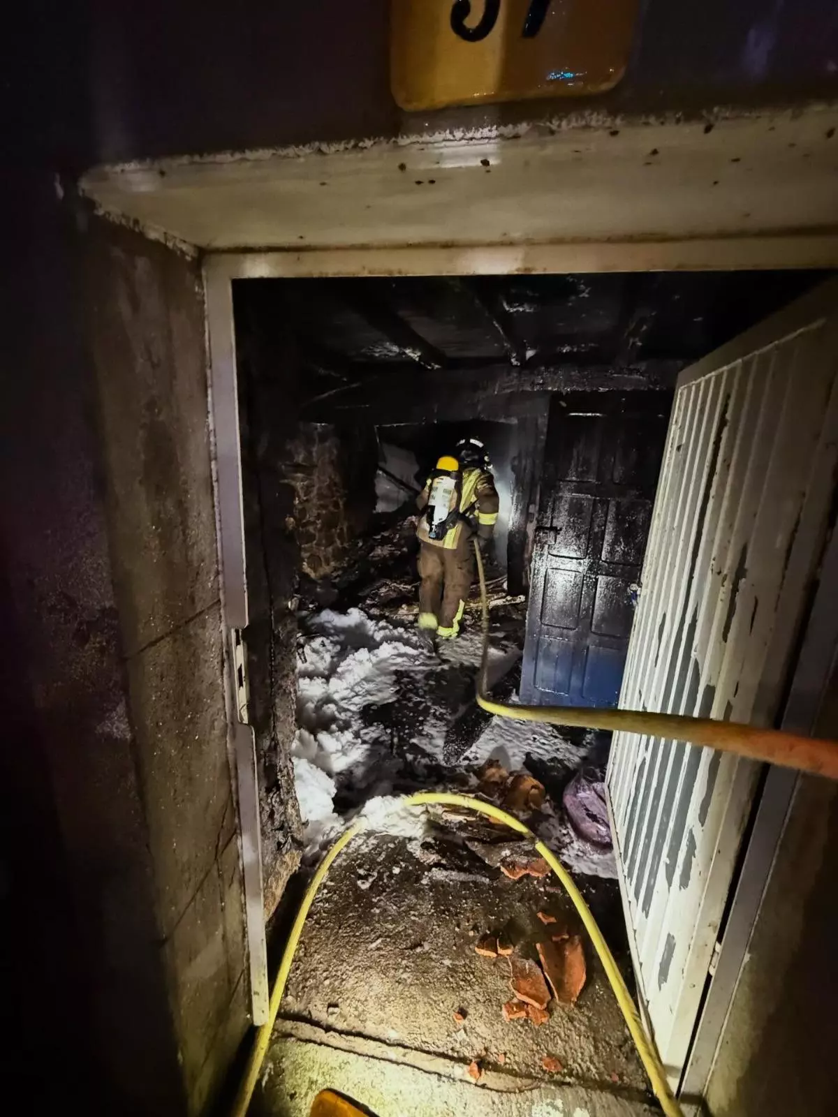 Una vivienda arde por completo y otras dos sufren daños tras un incendio en Xunqueira de Espadanedo