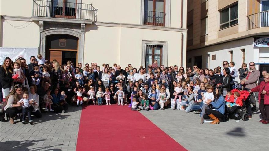 Nules da la bienvenida a los 123 niños nacidos en el 2016