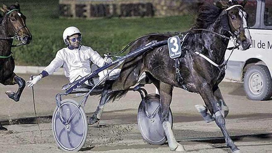 Fantàstic BS, con Xisco Bennàsar, en los metros finales de la carrera del &#039;Campió de Campions&#039;.