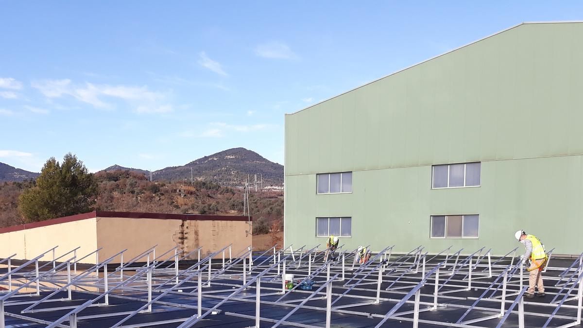 Placas solares en la potabilizadora de Graus demuestran su compromiso con la sostenibilidad
