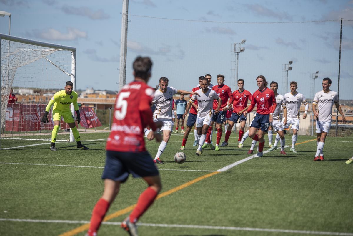 Una acción del partido entre el Dioce y el Guadalajara.