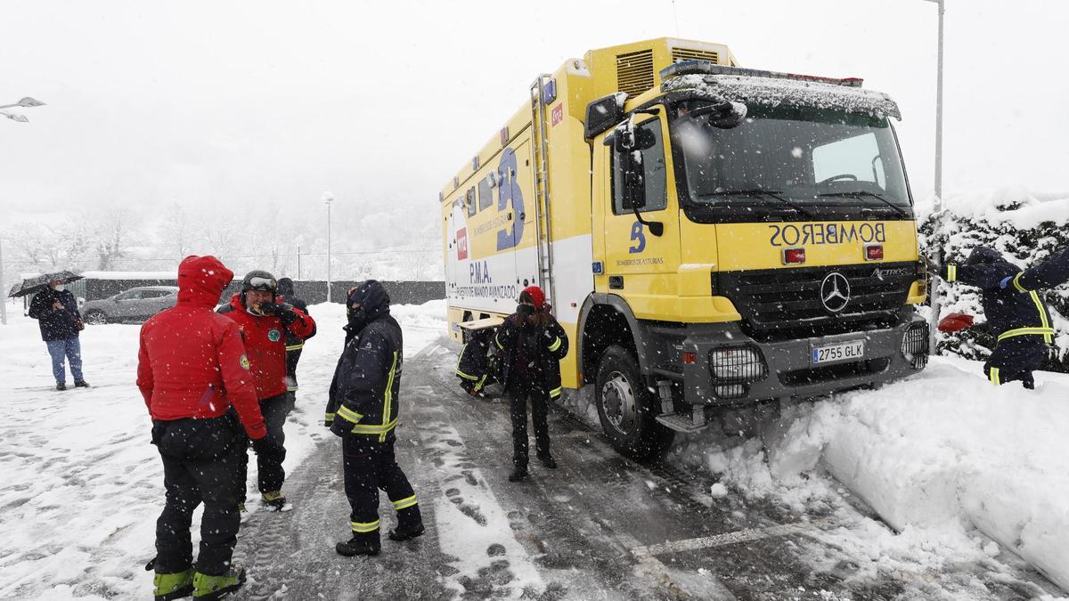 El operativo de búsqueda ya trabaja en la zona del alud de San Isidro para tratar de encontrar al trabajador desaparecido