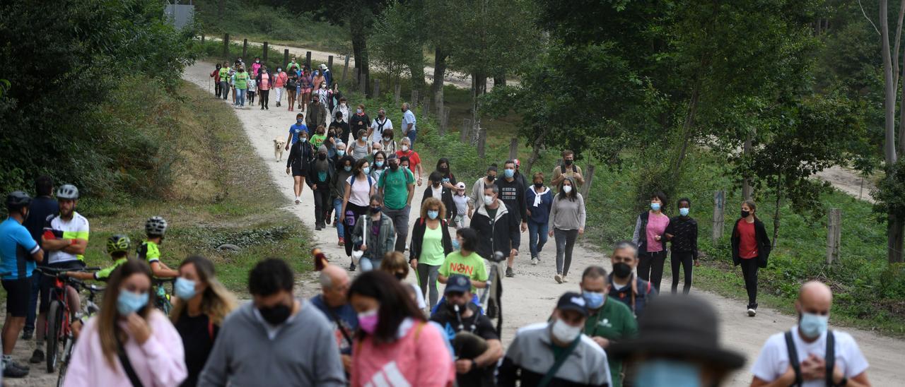 Andaina celebrada contra el parque eólico en el Castrove.