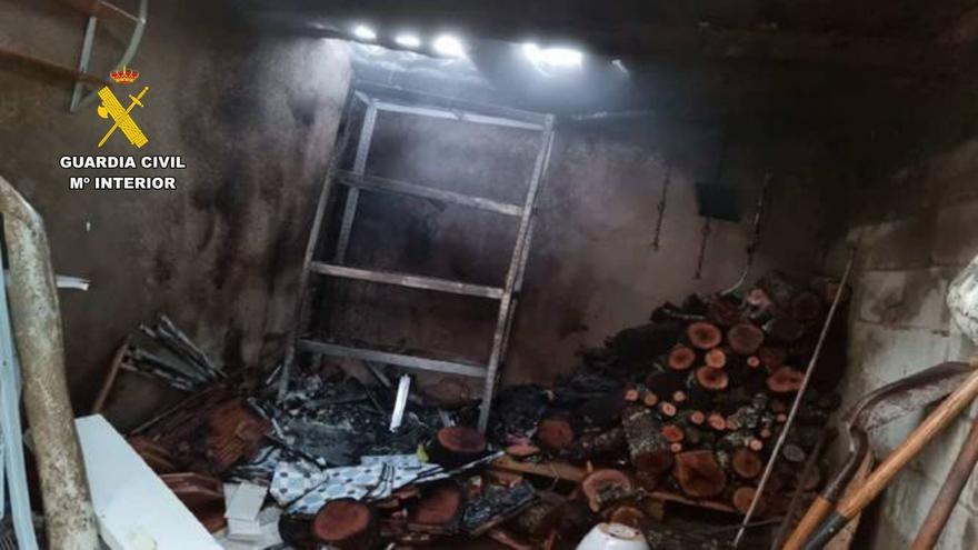 La Guardia Civil rescata a una mujer en el incendio de su vivienda en Madroñera
