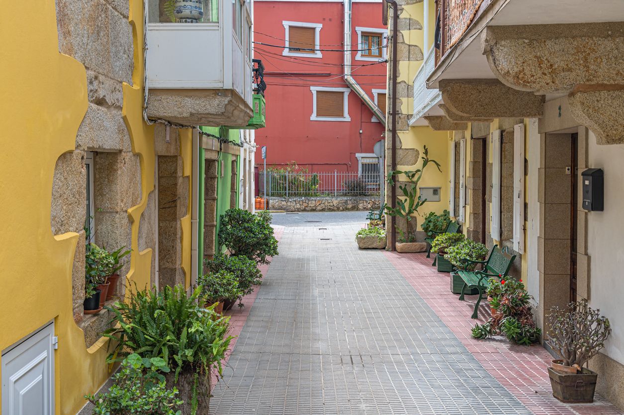 Las coloridas calles de O Barqueiro