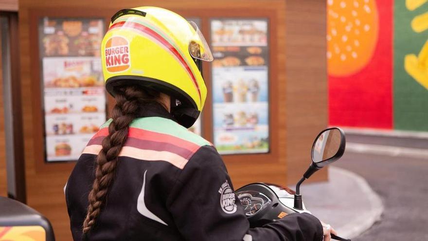 La nueva decisión de Burger King trae polémica: ahora tendrás que pagarlos