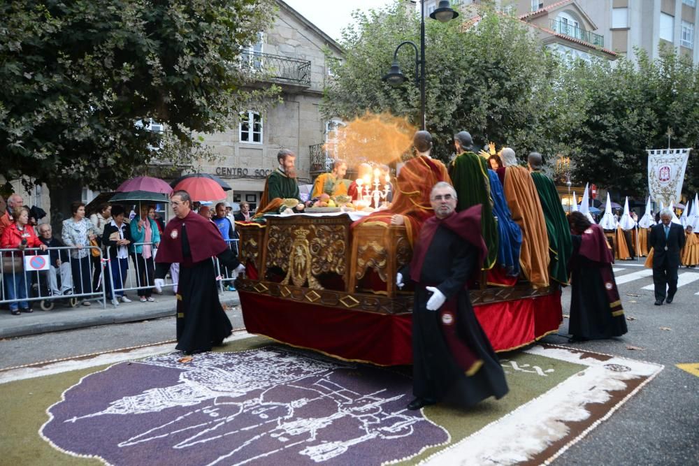 Recreacion de la Semana Santa de Cangas para el encuentro de cofradias que tuvo que ser acortado por las lluvias