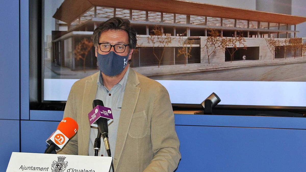 El regidor de Dinamització Econòmica de l’Ajuntament d’Igualada, Jordi Marcè, en la presentació de l’avantprojecte del mercat | AJUNTAMENT D’IGUALADA