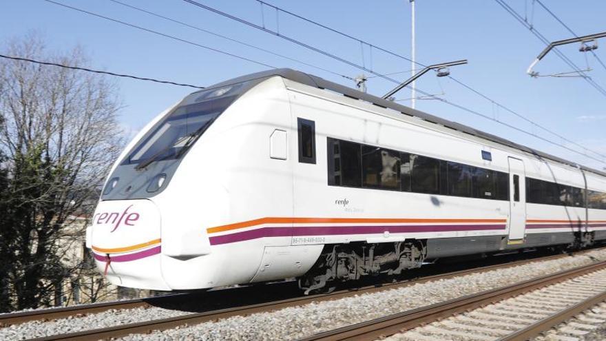 Un tren arribant a Girona