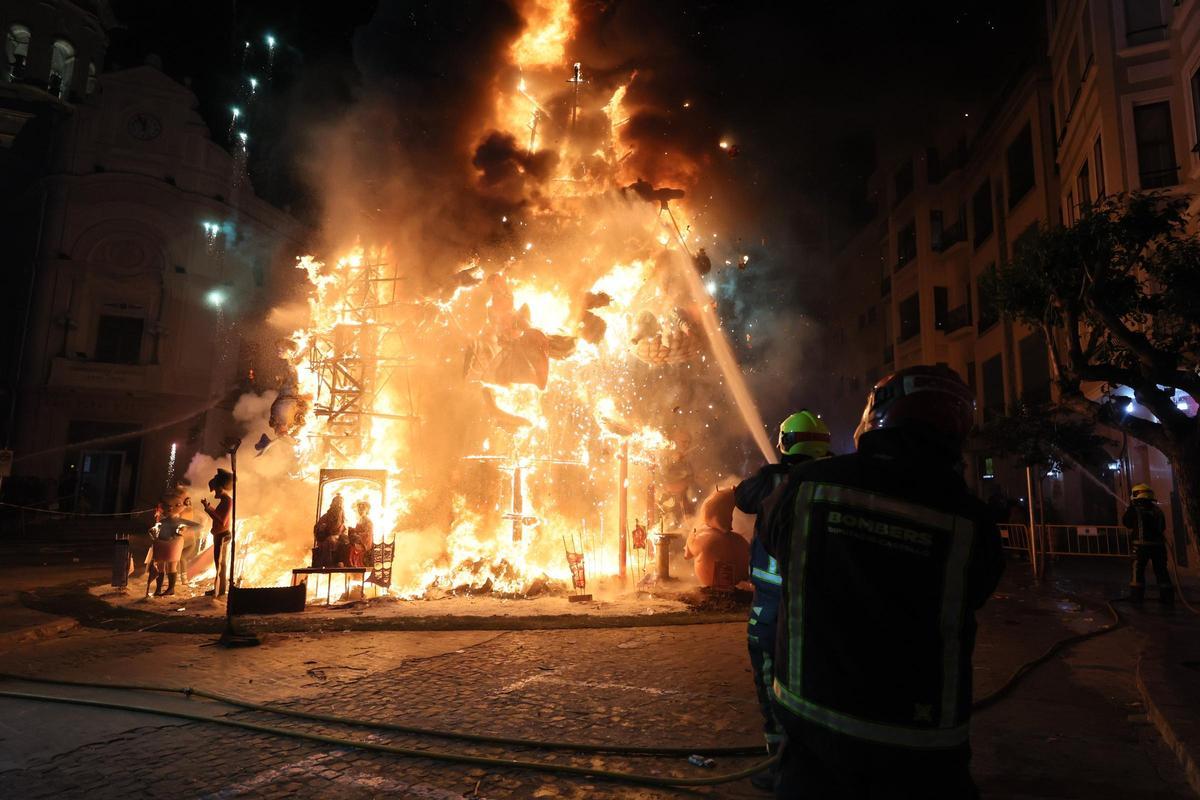 Emotiva Cremà de las Fallas de Burriana 2026