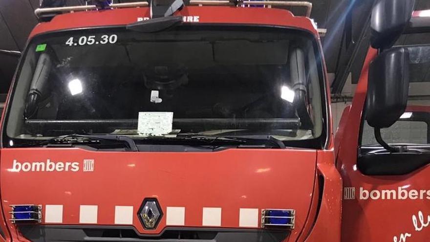 Els bombers rescaten un home ferit a Cadaqués