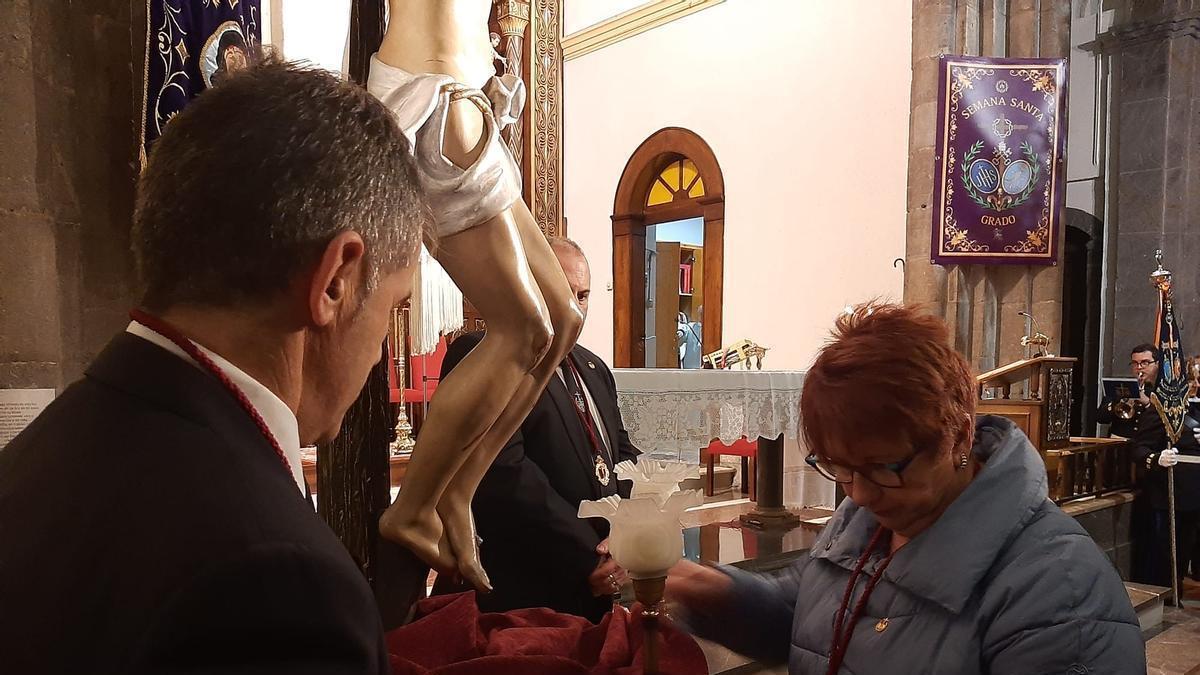 La Cofradía del Santísimo Cristo de la Buena Muerte de Grado suma treinta nuevos integrantes