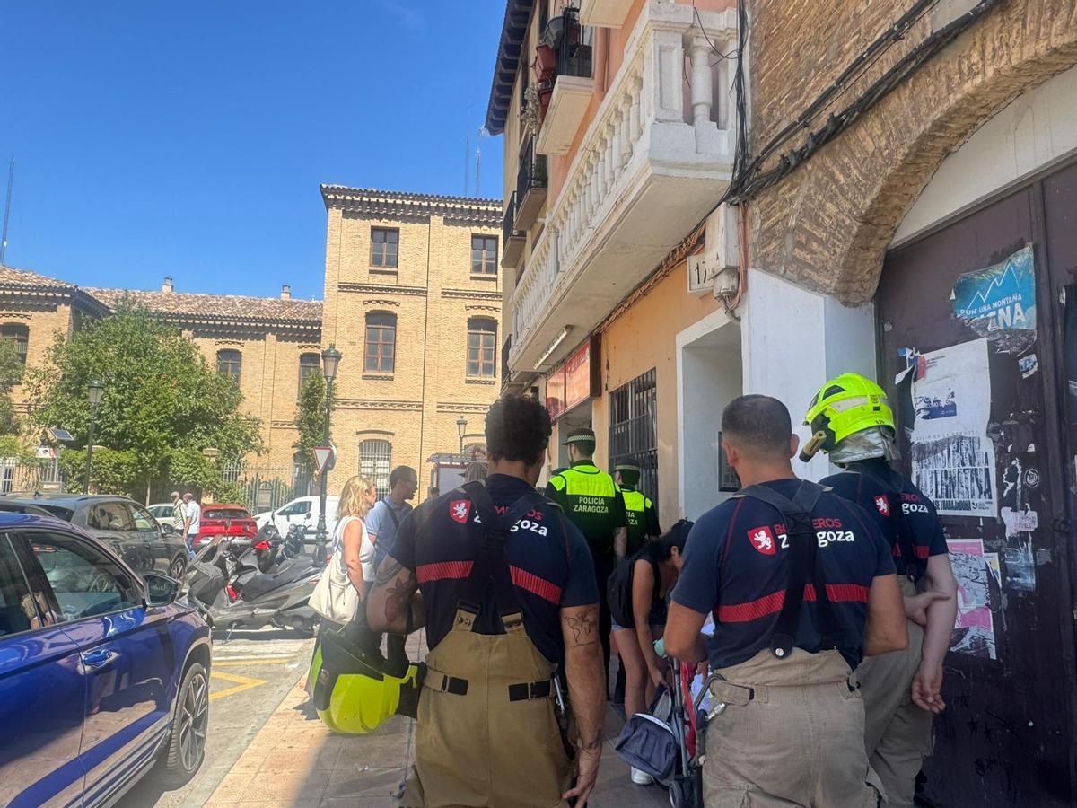 El Ayuntamiento de Zaragoza ha decretado el desalojo preventivo y temporal del edificio situado en la plaza Santo Domingo