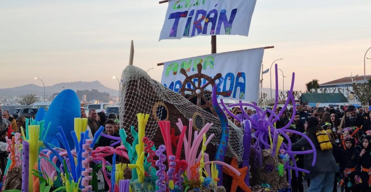 Los pequeños de Tirán, durante el desfile en Moaña. | FDV