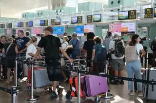 Una incidència elèctrica ha aturat l’operativa del Prat i provoca retards en desenes de vols