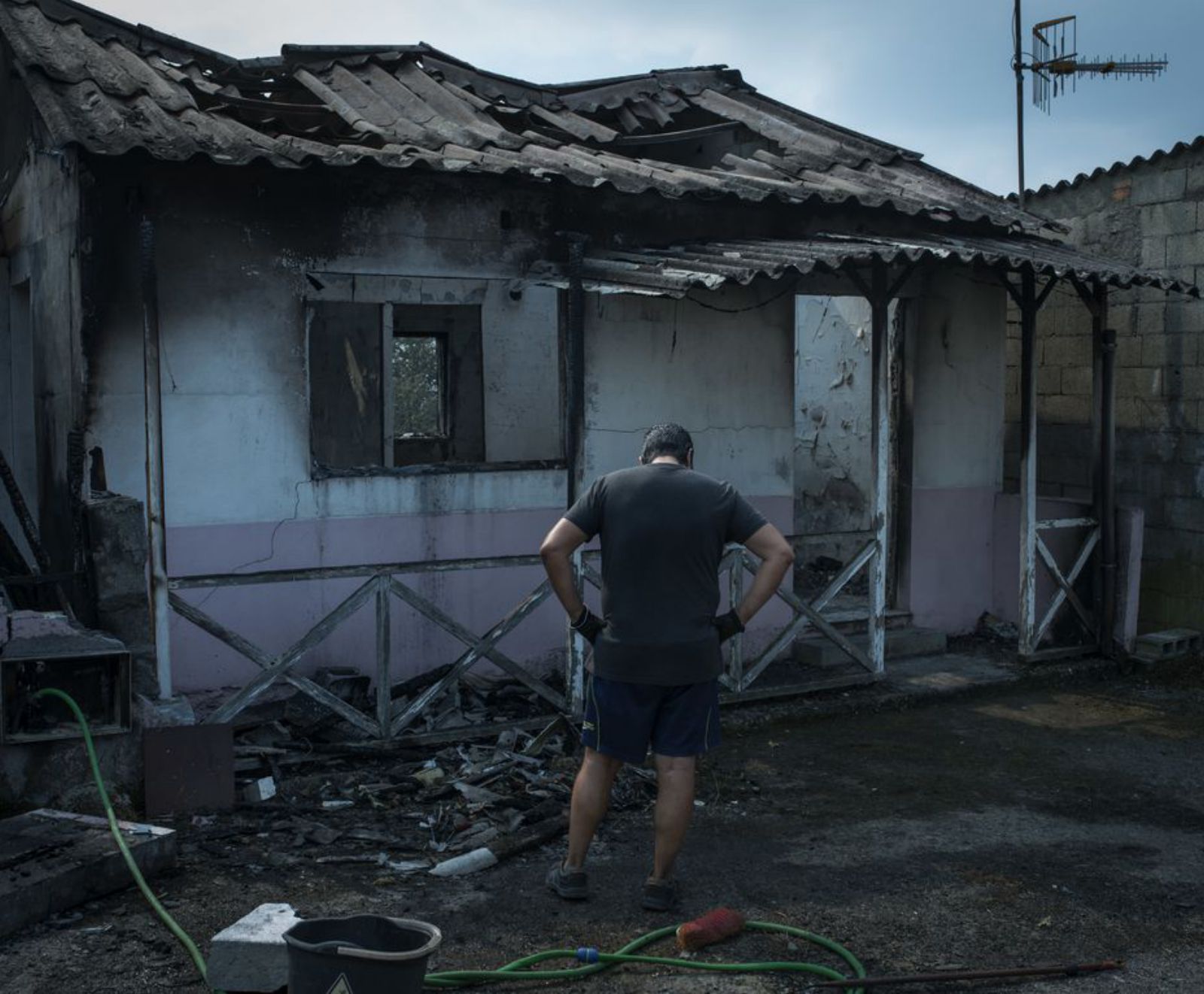 Una casa arrasada en Carzoá, Cualedro, en 2020. 