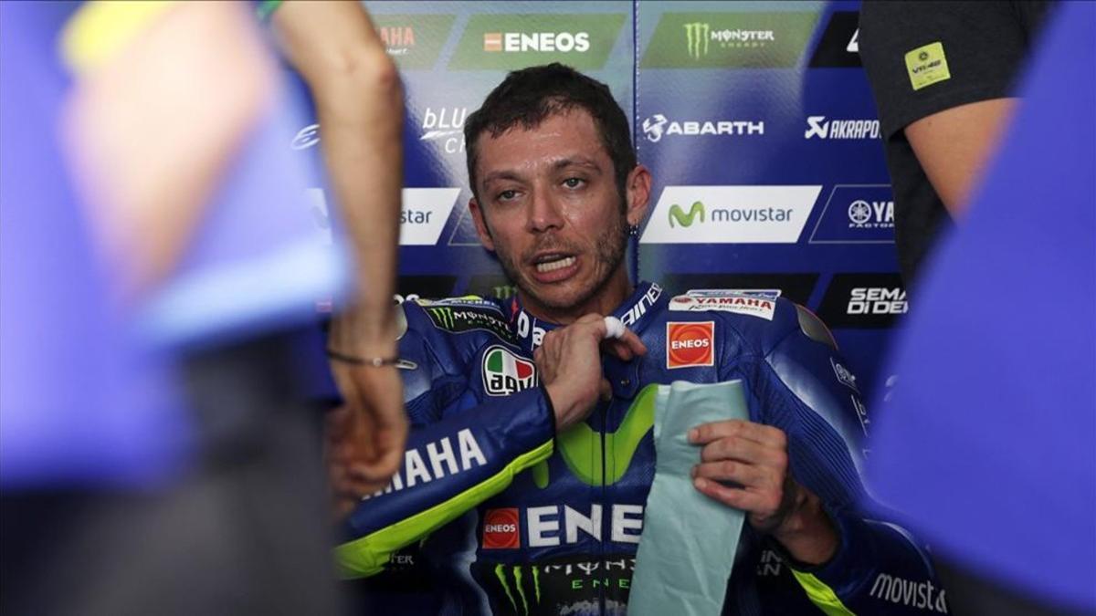 Rossi, en el box de Yamaha